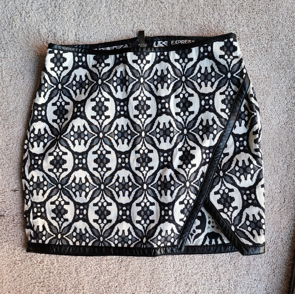 Express miniskirt size 0 black grey and white patterned